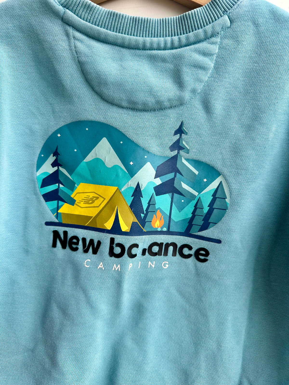 Crewneck Newbalance 5-6 ans | Seconde main (*Dessin légèrement craquelé)