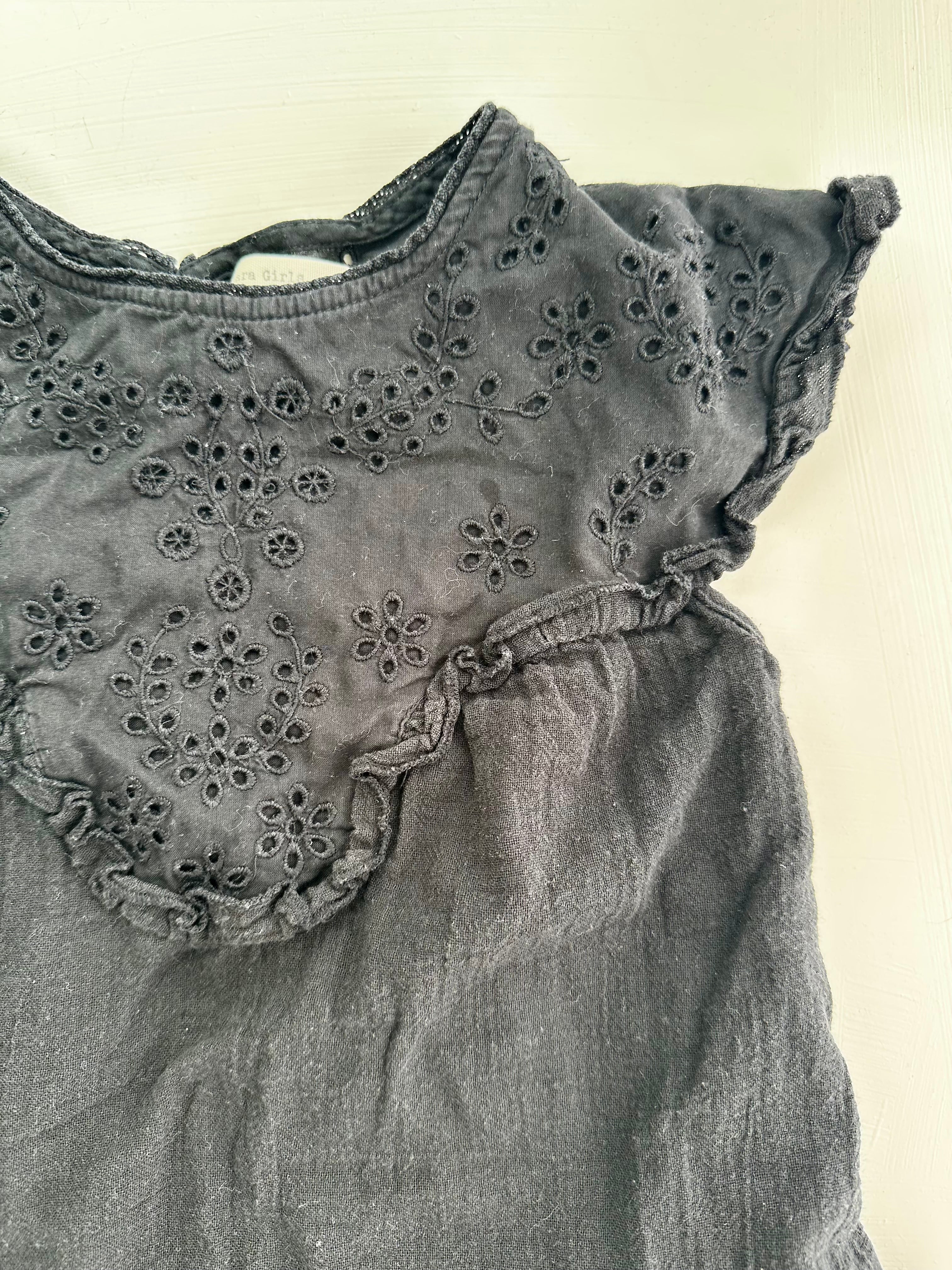 Robe noir avec détails Zara 4 ans | Seconde main