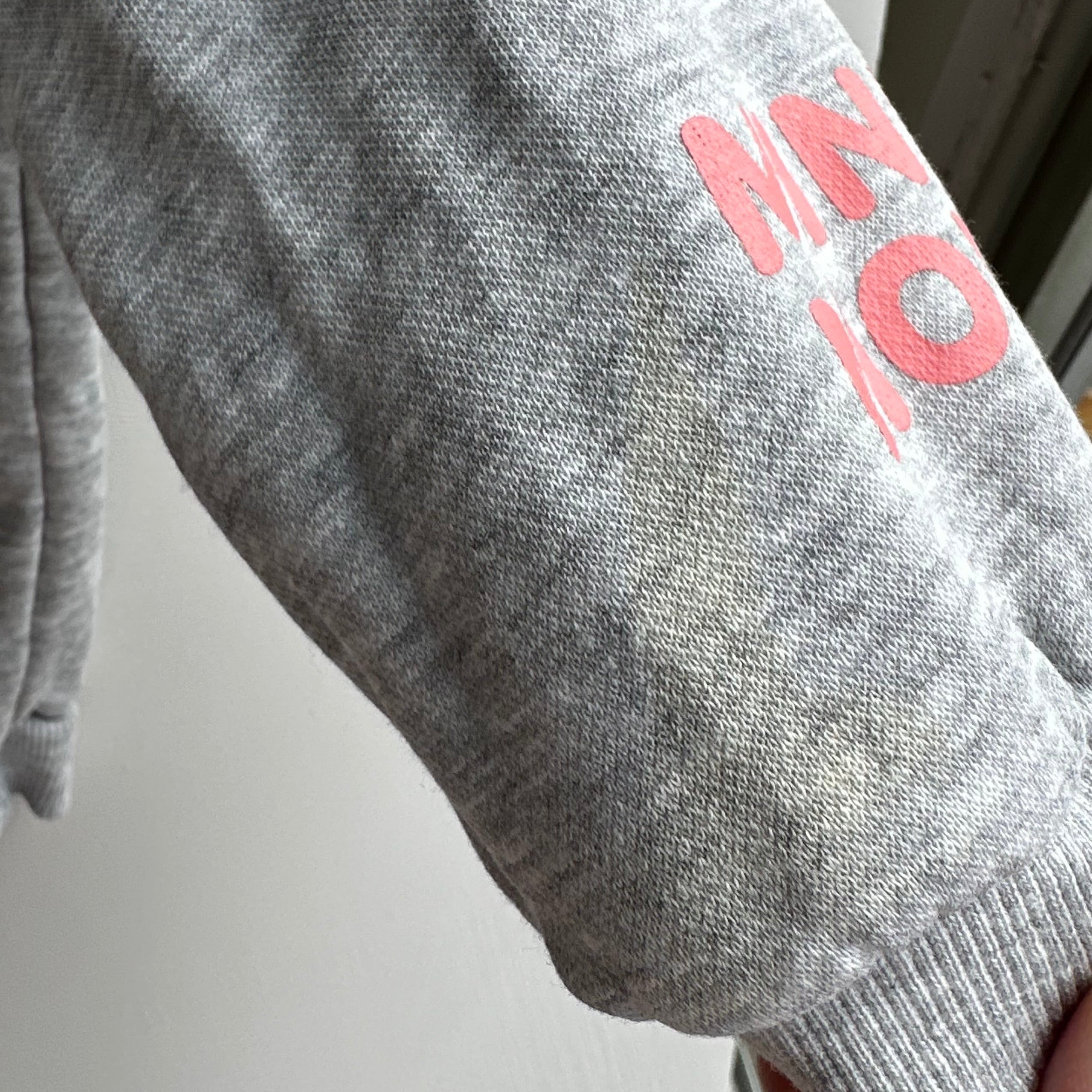 Pull gris Minnie Mouse H&M* Disney 9-12 mois | Seconde main | Imparfait- Petite tâche