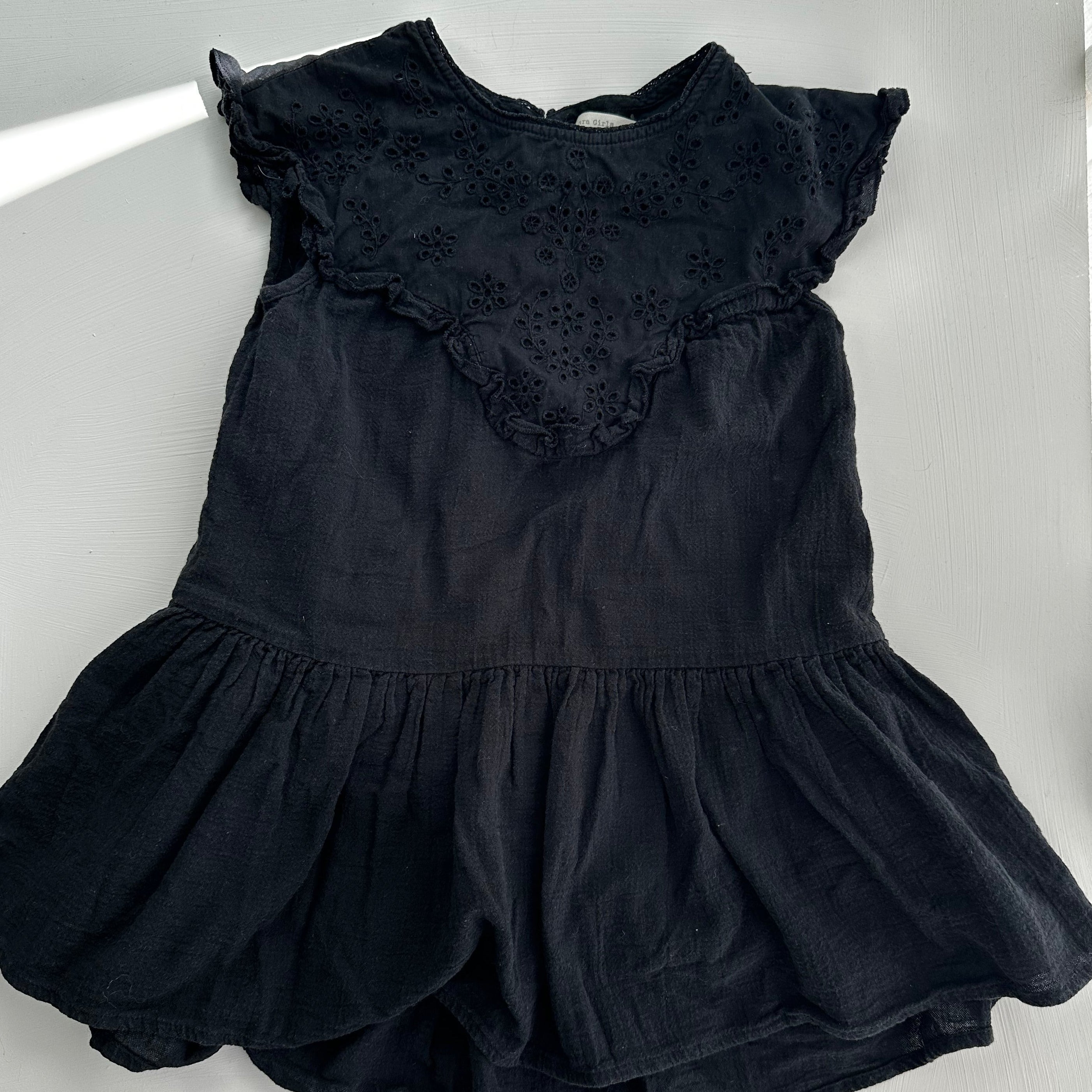 Robe noir avec détails Zara 4 ans | Seconde main