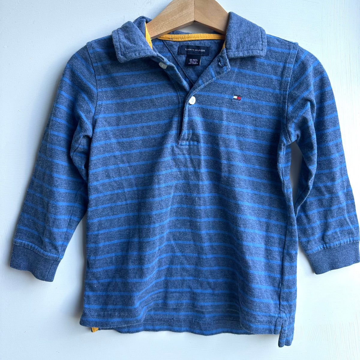 Chandail polo Tommy Hilfiger 18 mois | Seconde main (légèrement mousseux)