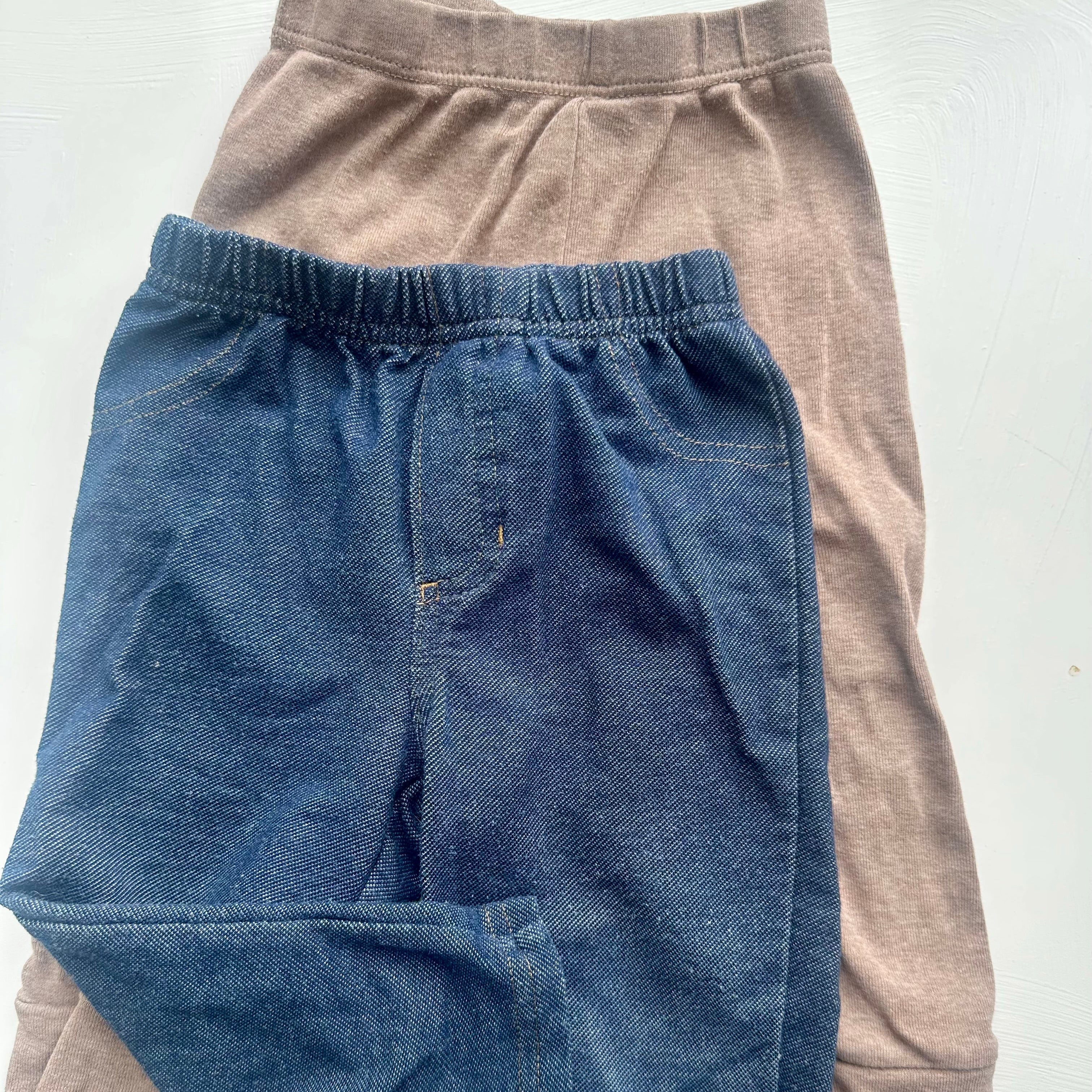 2 pantalons souples (Pekkle et Carter’s)  12 mois | Seconde main