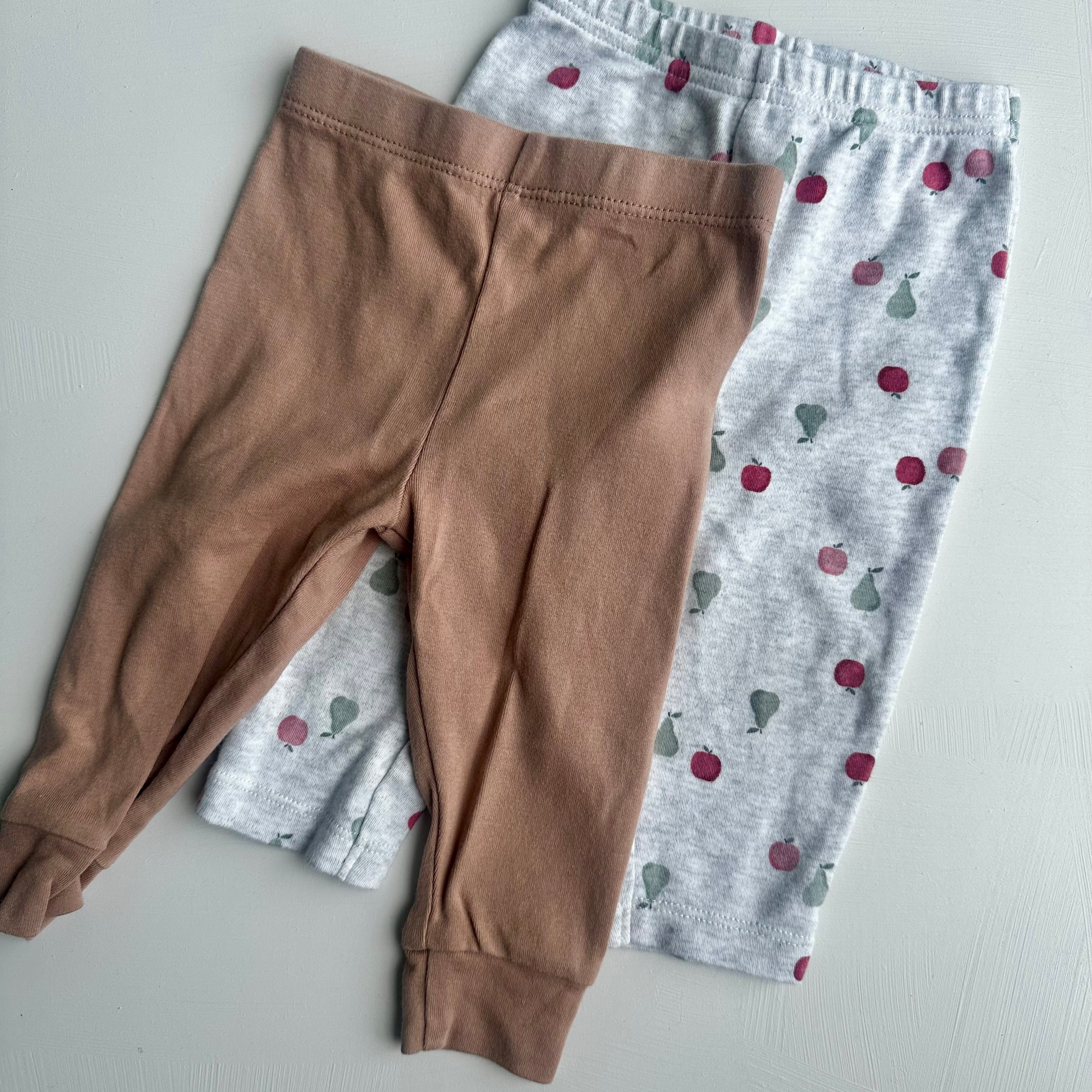 2 pantalons souples (Pekkle et Carter’s) 6 mois | Seconde main